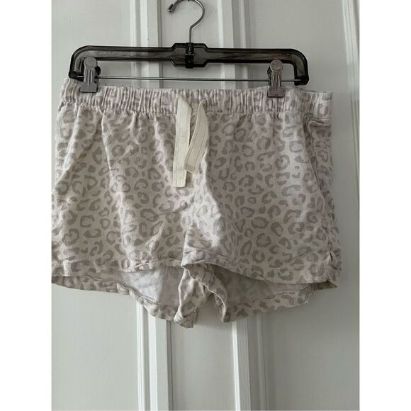 Old Navy Other - Old Navy cream and beige animal print flannel pajama shorts M